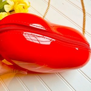 NWT DELUXITY LOS ANGELES RED AND GOLD HEART CROSSBODY PURSE- PROM